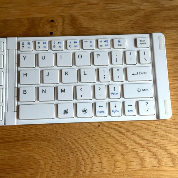 iWerkz Universal Folding Bluetooth Keyboard, White (44652WH) - Picture 14 of 15